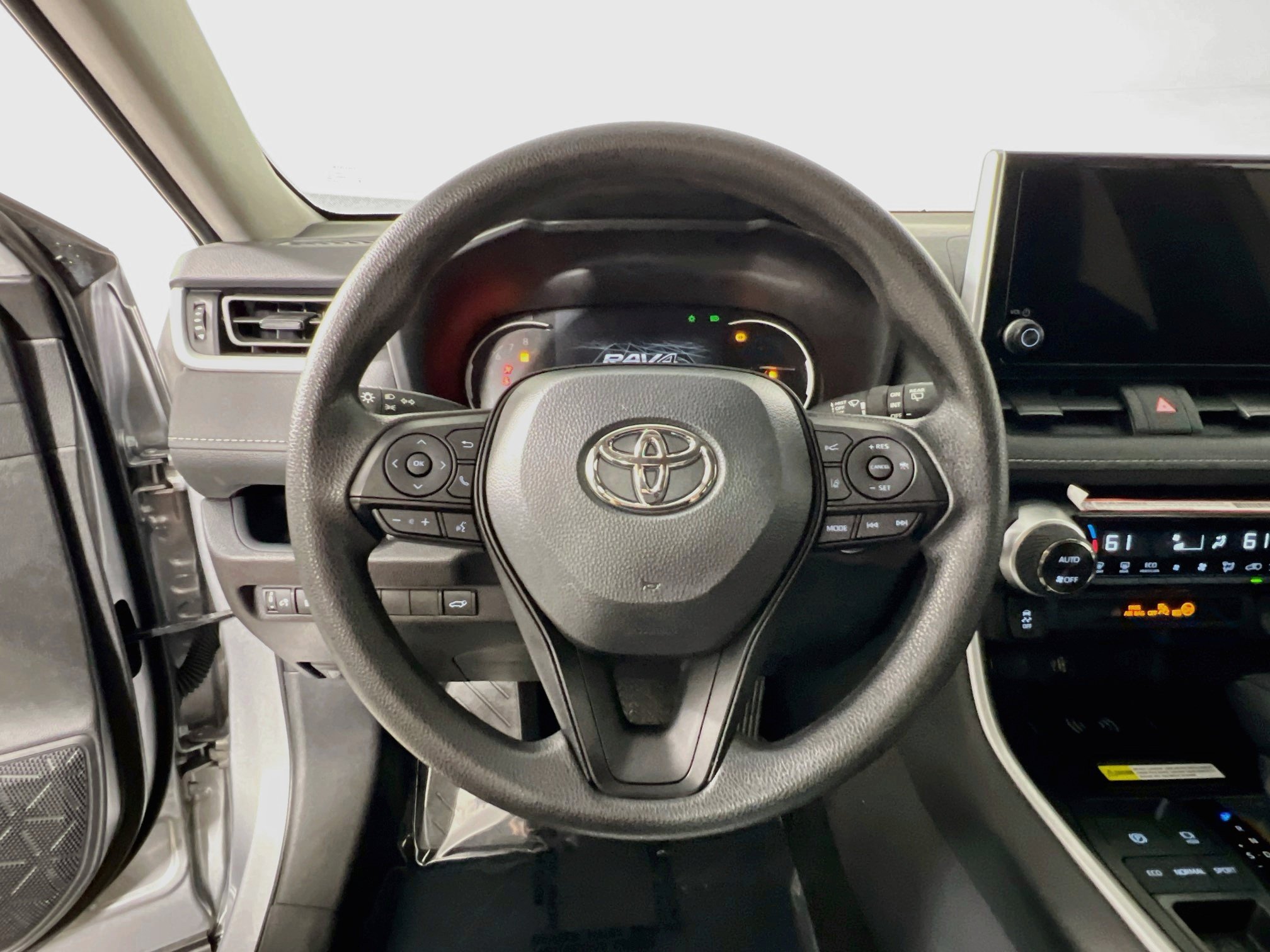 Used 2025 Toyota RAV4 XLE w/ Convenience Package FWD image 18