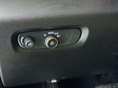 Used 2022 Chevrolet Traverse LS FWD image 13
