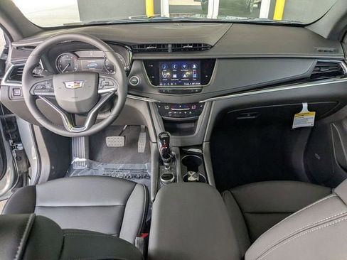 New 2025 Cadillac XT6 Luxury image 30