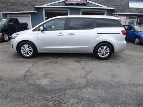 Used 2016 Kia Sedona LX w/ LX Convenience Package image 2