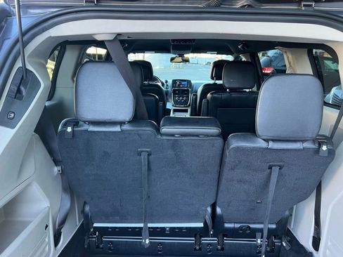 Used 2019 Dodge Grand Caravan SXT image 11