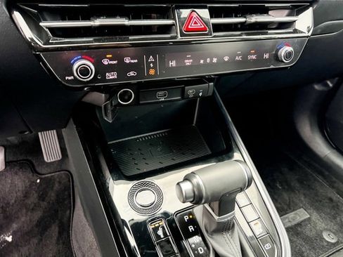 Used 2024 Kia Niro EX image 18