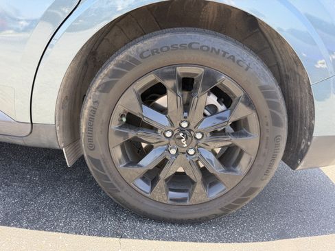 Certified 2024 Kia Carnival SX Prestige FWD image 9