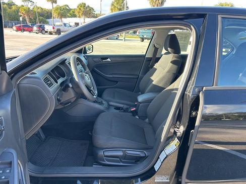 Used 2015 Volkswagen Jetta S image 16