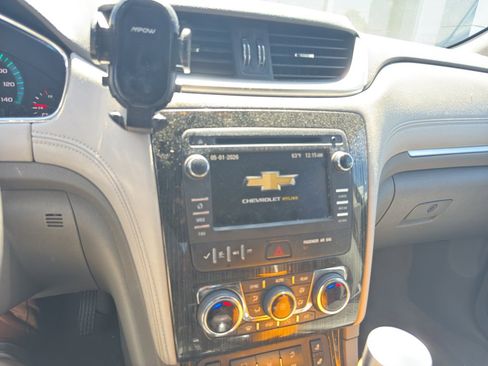 Used 2017 Chevrolet Traverse LT FWD image 8