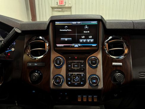 Used 2015 Ford F250 Lariat w/ Lariat Ultimate Package image 5