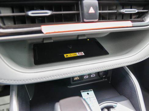 Used 2025 Toyota Highlander XLE AWD/4WD image 29
