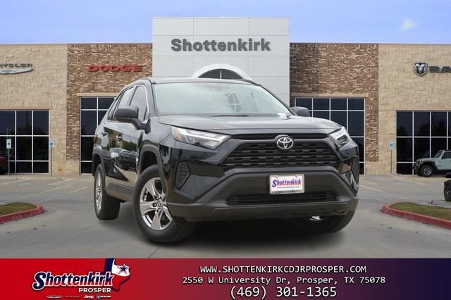Used 2025 Toyota RAV4 LE AWD/4WD image 1