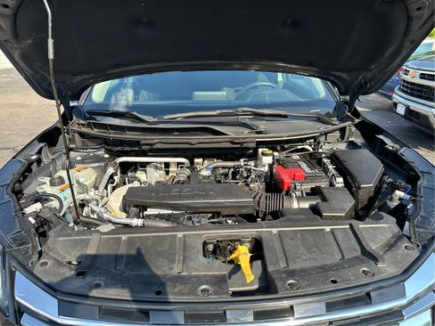 Used 2024 Nissan Rogue S AWD/4WD image 11
