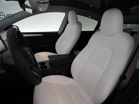 Used 2023 Tesla Model Y Long Range AWD/4WD image 4