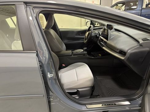 Used 2026 Toyota Prius LE FWD image 36