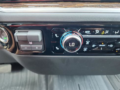 New 2025 GMC Sierra 2500 SLE w/ SLE Value Package; image 17