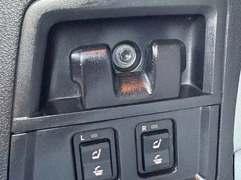 Used 2011 Toyota Sequoia Platinum image 39