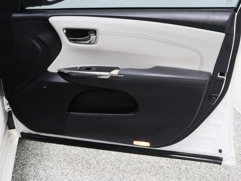 Used 2018 Toyota Avalon Limited FWD image 39