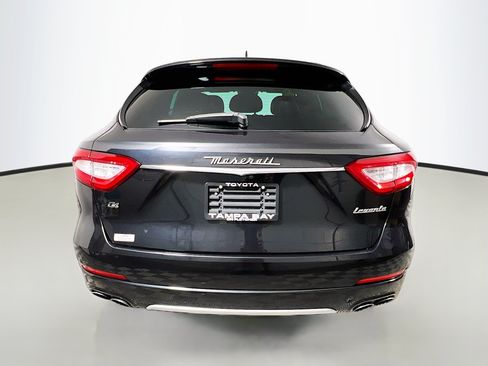 Used 2018 Maserati Levante GranLusso AWD/4WD image 6