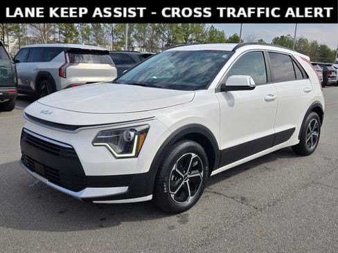 Used 2024 Kia Niro EX image 3