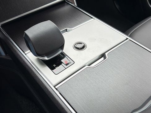 New 2026 Land Rover Range Rover Long Wheelbase SE image 25