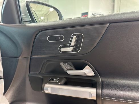 Used 2021 Mercedes-Benz GLB 250 image 42