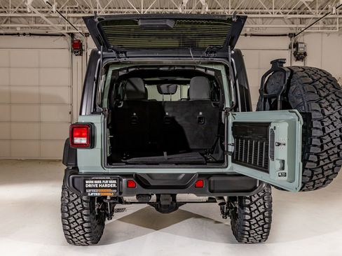 Used 2024 Jeep Wrangler Willys image 9