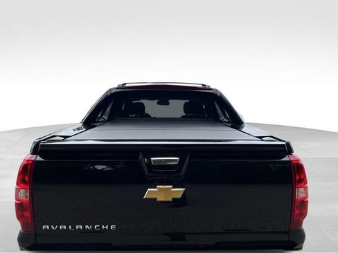 Used 2013 Chevrolet Avalanche LT w/ Suspension Package, Off-Road AWD/4WD image 5