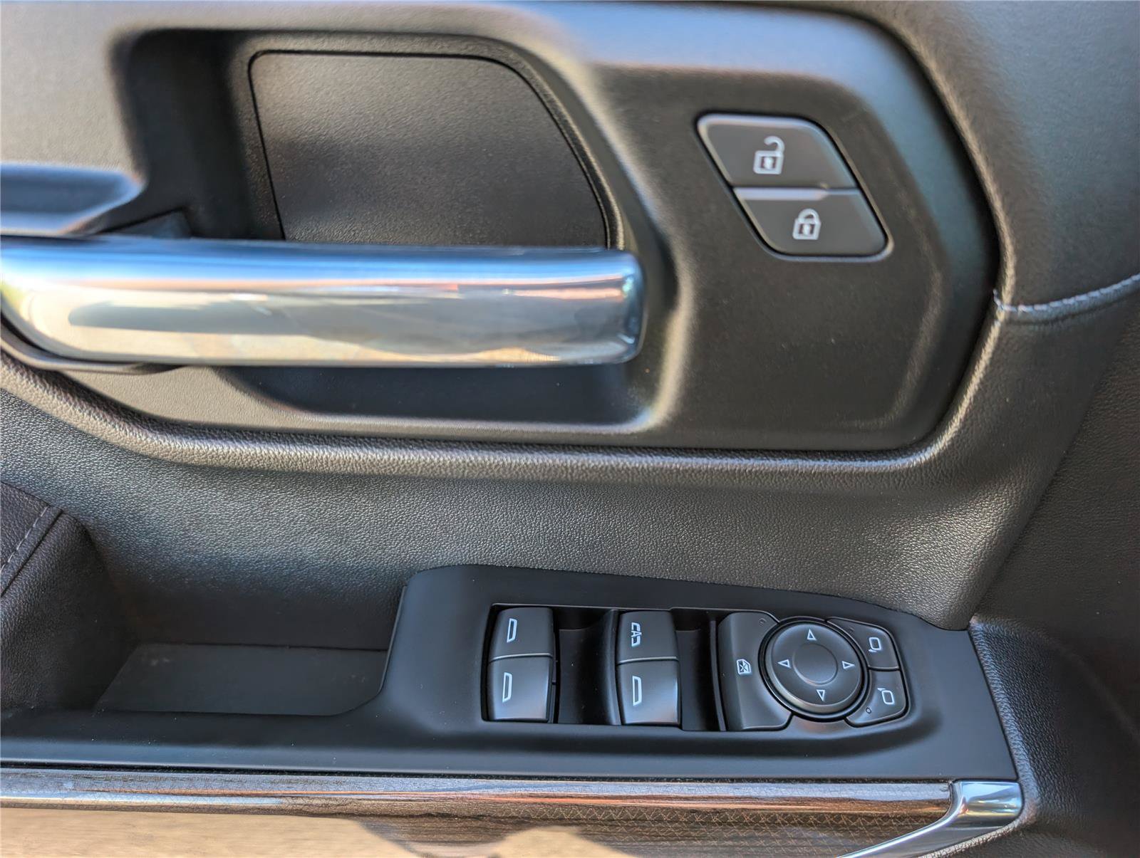 Used 2022 Chevrolet Silverado 1500 LT w/ Bed Protection Package AWD/4WD image 19