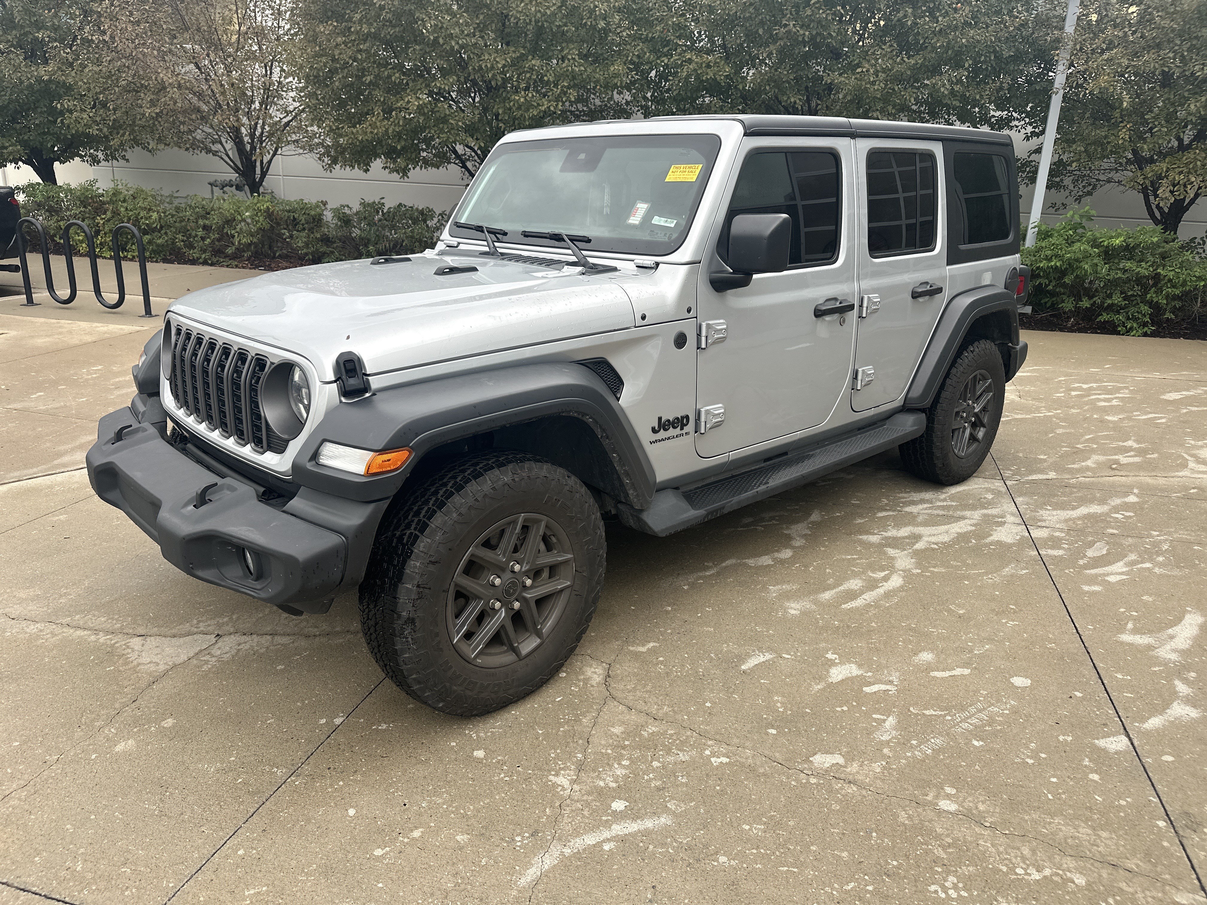 Used 2024 Jeep Wrangler Unlimited Sport AWD/4WD image 13