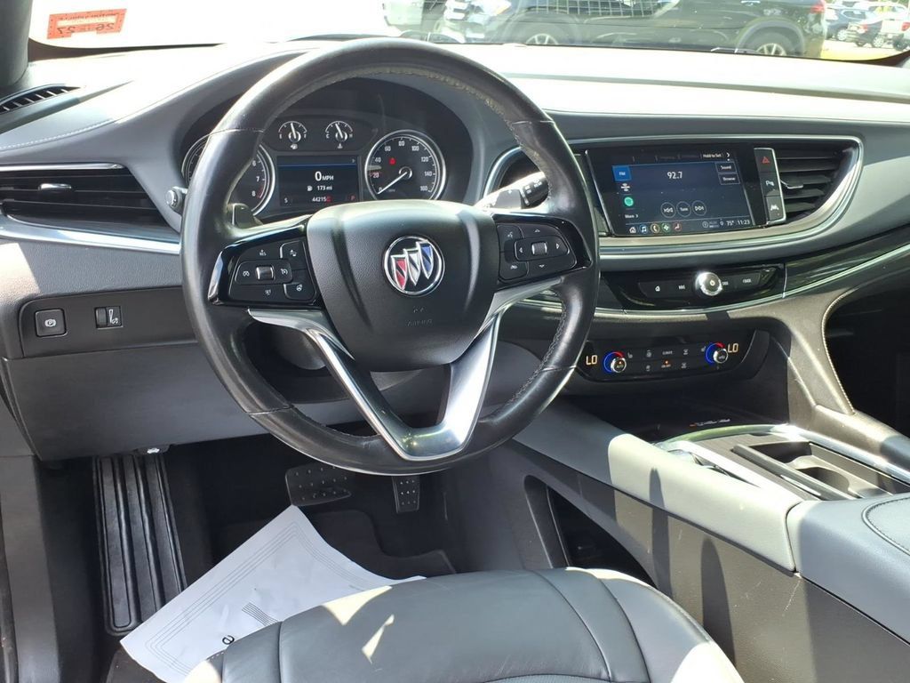 Used 2023 Buick Enclave Essence AWD/4WD image 17