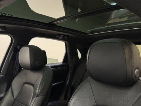 Used 2021 Porsche Cayenne Turbo image 24
