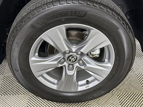 Used 2025 Toyota RAV4 LE AWD/4WD image 34