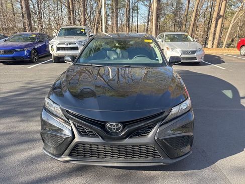 Used 2024 Toyota Camry SE image 11