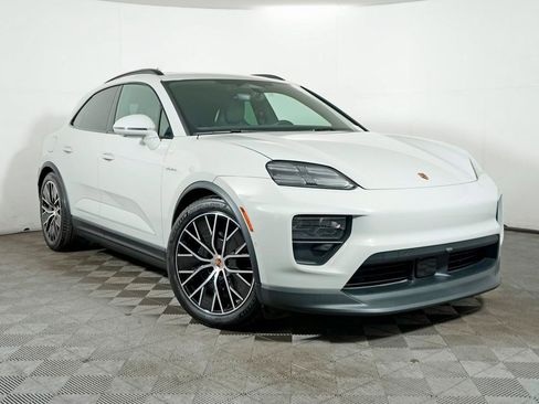 New 2026 Porsche Macan 4 Electric image 9