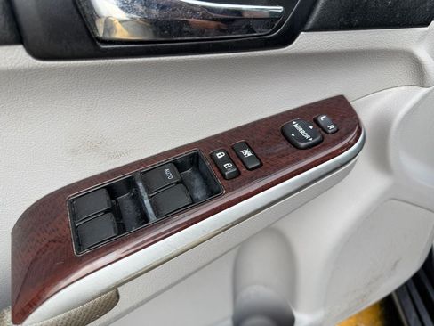 Used 2012 Toyota Camry XLE FWD image 17