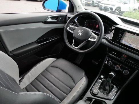 Certified 2022 Volkswagen Taos SEL w/ Panoramic Sunroof Package AWD/4WD image 10