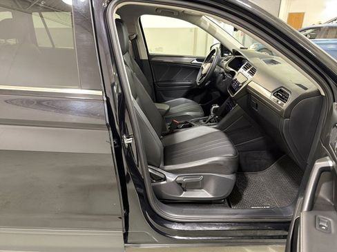 Certified 2023 Volkswagen Tiguan SE FWD image 36