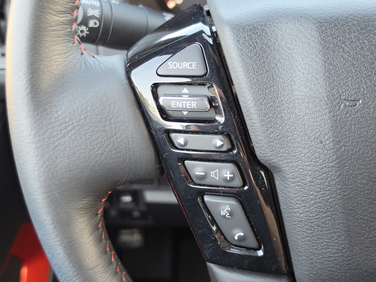 Used 2025 Nissan Frontier PRO-4X w/ Interior Protection Package AWD/4WD image 18