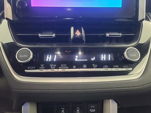 Used 2025 Toyota Corolla Cross XLE image 34