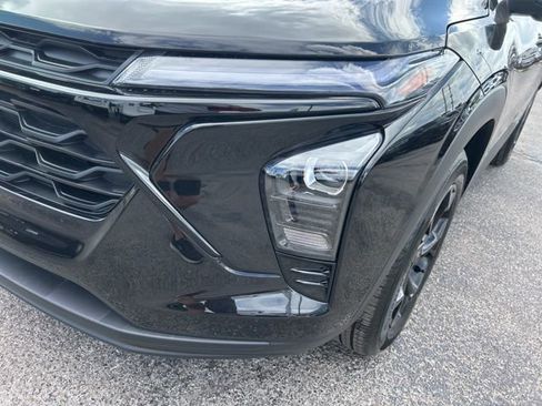 New 2026 Chevrolet Trax LT w/ Sunroof Package FWD image 9