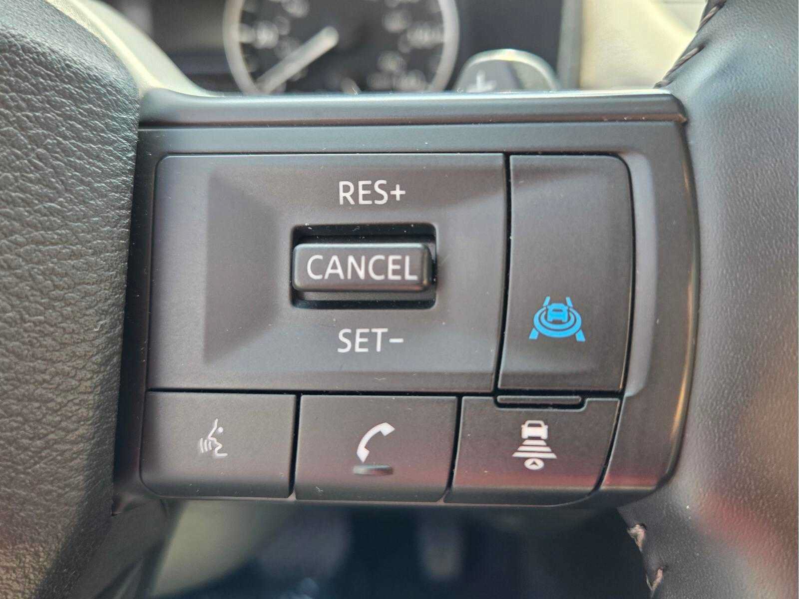 Used 2025 Nissan Rogue SV AWD/4WD image 28