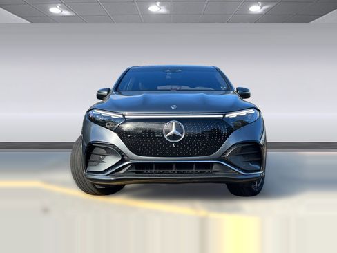 Used 2023 Mercedes-Benz EQS 580 4MATIC SUV image 3