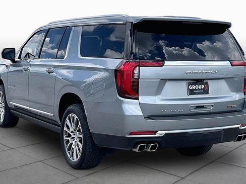Used 2025 GMC Yukon XL Denali w/ Denali Reserve Package RWD image 11