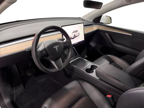 Certified 2023 Tesla Model Y Long Range AWD/4WD image 9