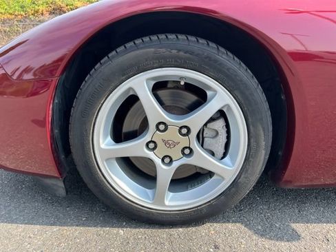 Used 2003 Chevrolet Corvette Coupe w/ Preferred Equipment Group RWD image 10