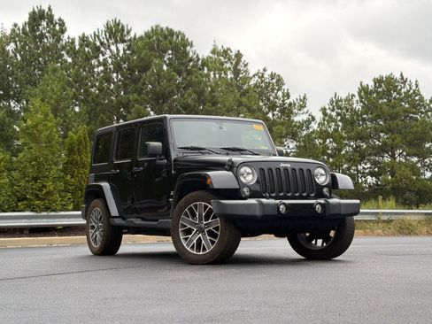 Used 2016 Jeep Wrangler Unlimited Sahara w/ Connectivity Group AWD/4WD image 2