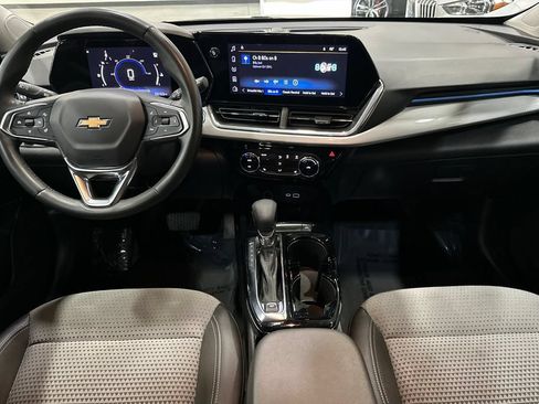 Used 2025 Chevrolet Trax LT w/ LT Convenience Package FWD image 15