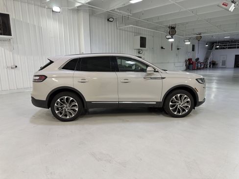 Used 2022 Lincoln Nautilus Reserve FWD image 5