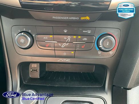 Used 2017 Ford Focus SE w/ Cold Weather Package FWD image 12