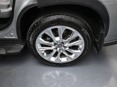 Used 2021 Toyota Highlander Limited FWD image 23