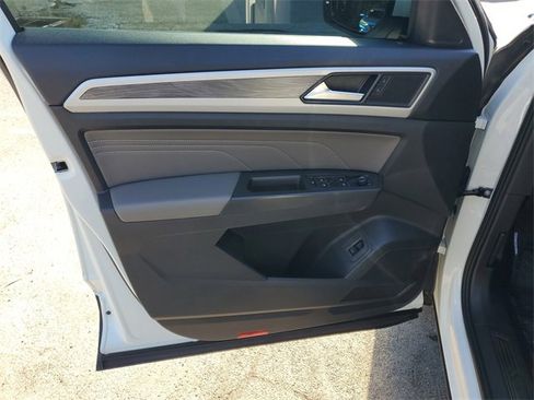 Used 2023 Volkswagen Atlas Cross Sport SE image 8