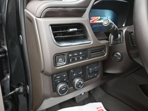 Used 2024 Chevrolet Tahoe Z71 w/ Luxury Package AWD/4WD image 13