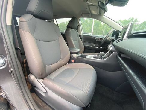 Used 2025 Toyota RAV4 LE AWD/4WD image 25